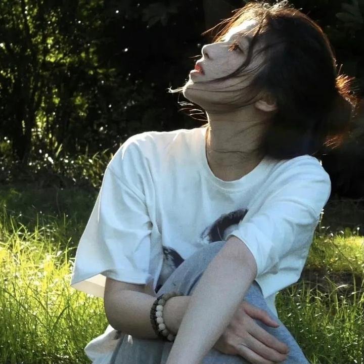女孩的钓鱼慢活